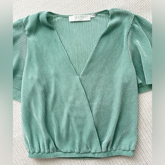 ASTR the Label Crinkle Wrap Top in Seafoam Size XS - Picture 4 of 7